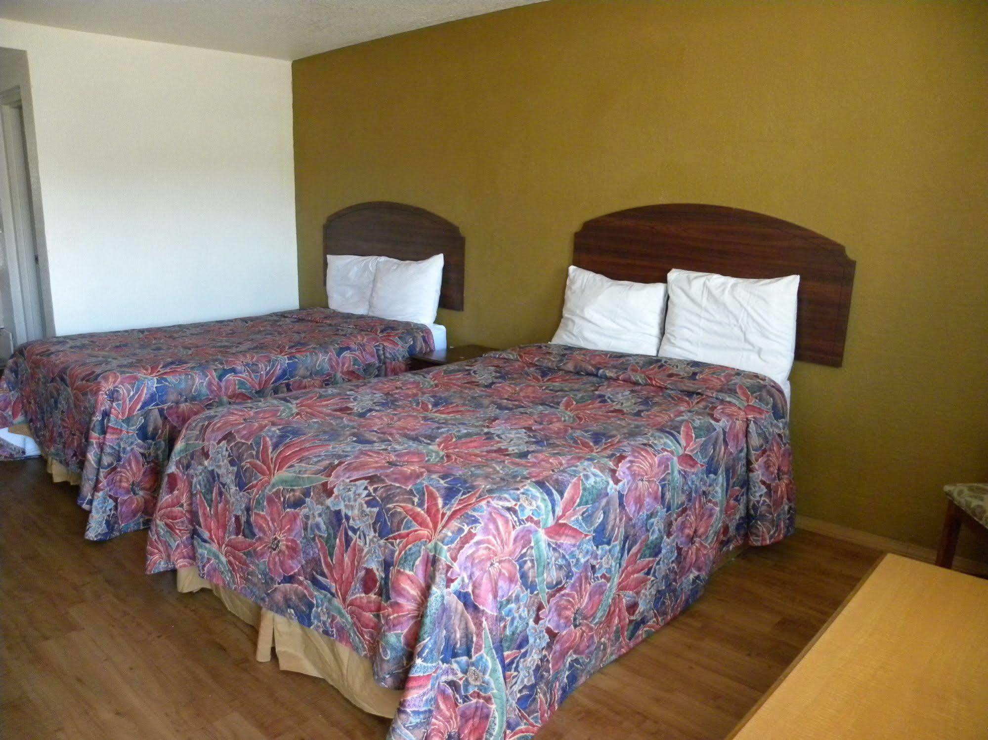 Guest Motel *