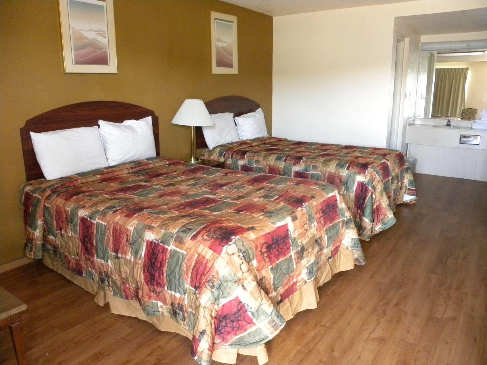 Guest Motel *